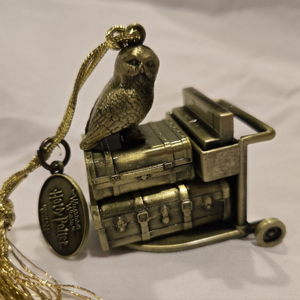 NWOT Harry Potter Hedwig Hogwarts Trolley Christmas Ornament